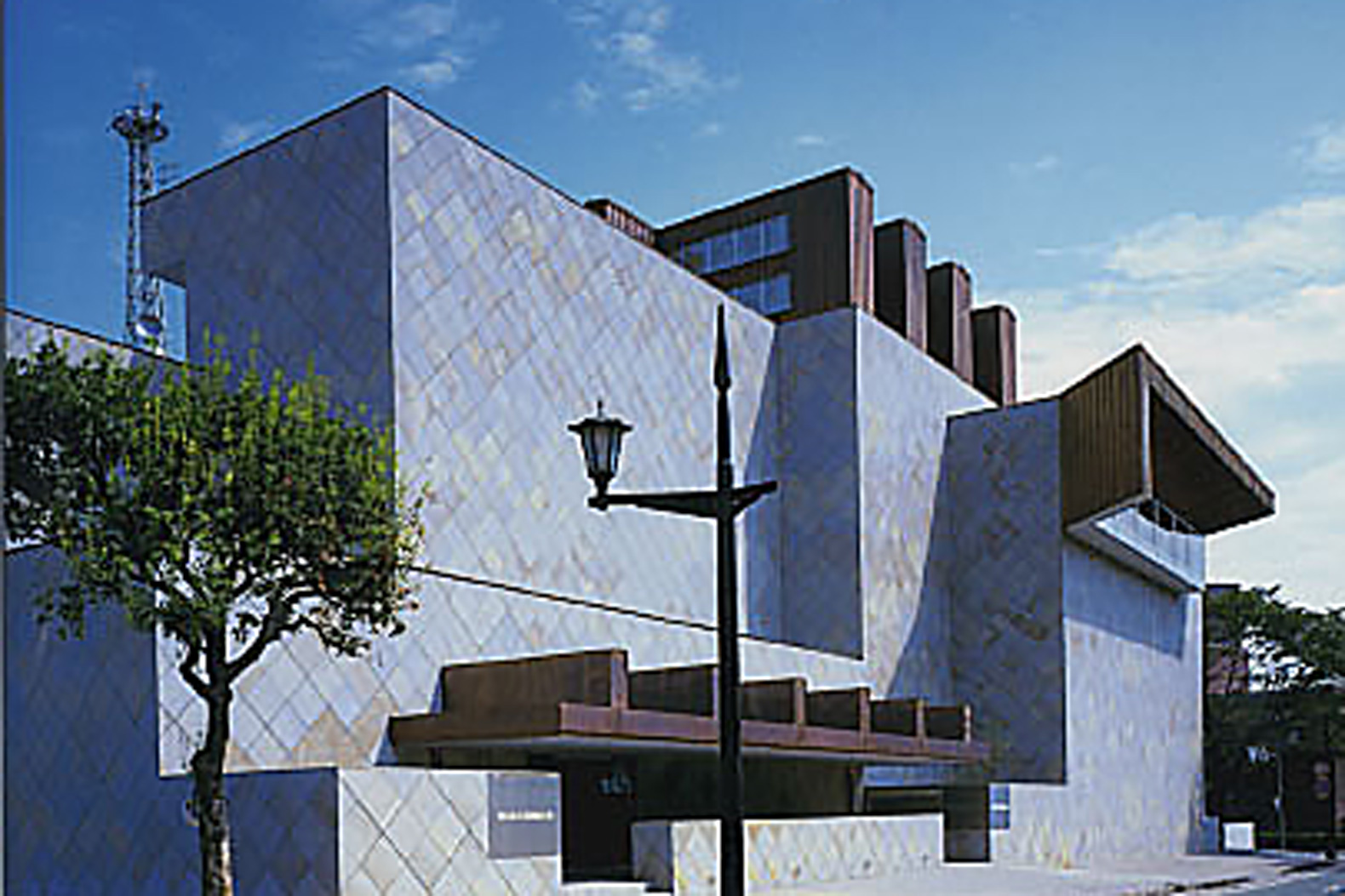 Exterior photo of Kumamoto Prefectural Museum of Art Annex